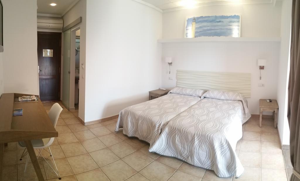 Hotel Bahia La Savina  Pokoj fotografie